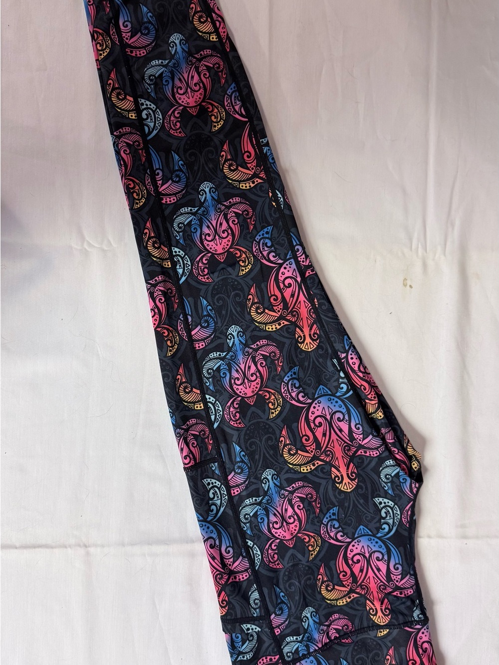Women’s Large Constantly Varied Gear Tribal Turtle Leggings - Picture 3 of 4